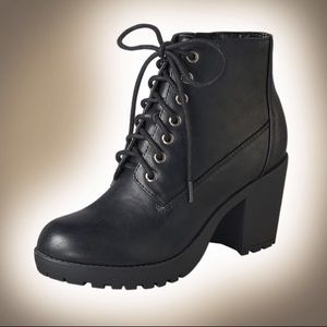 Soda shoes black boots